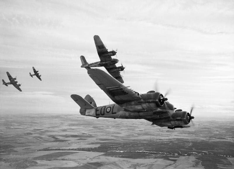 http://upload.wikimedia.org/wikipedia/commons/3/33/404_Sqn_RCAF_Beaufighters_Feb_1945.jpg