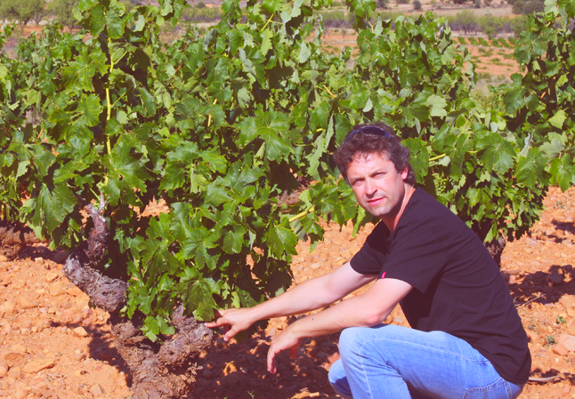Photo of winemaker: Isaac Fernandez producer of Biutiful Cava Brut