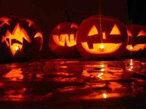 Carved pumpkins at Halloween. Photo credit: flickr.com/photos/hanna_horwarth/ Carved pumpkins at Halloween. Photo credit: flickr.com/photos/hanna_horwarth/