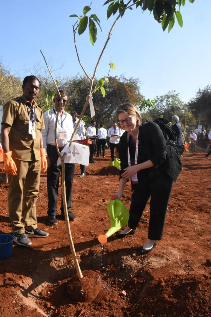 1 3 Tree Planting : ‘जी-20’राष्ट्रांच्या अतिथी प्रतिनिधींच्या हस्ते वृक्षारोपण