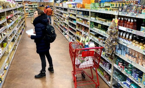 How Can You Safely Grocery Shop in the Time of Coronavirus? Here's What Experts Suggest