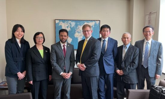 US Religious Freedom Ambassador Meets With Representatives of Falun Gong Amid Ongoing CCP Persecution