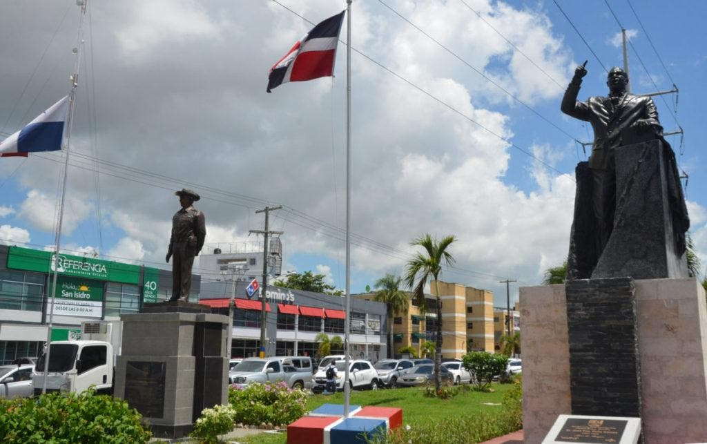 Monumento a Peña Gómez y Omar Torrijos, en la ciudad de Santo Domingo Este. Jorge González