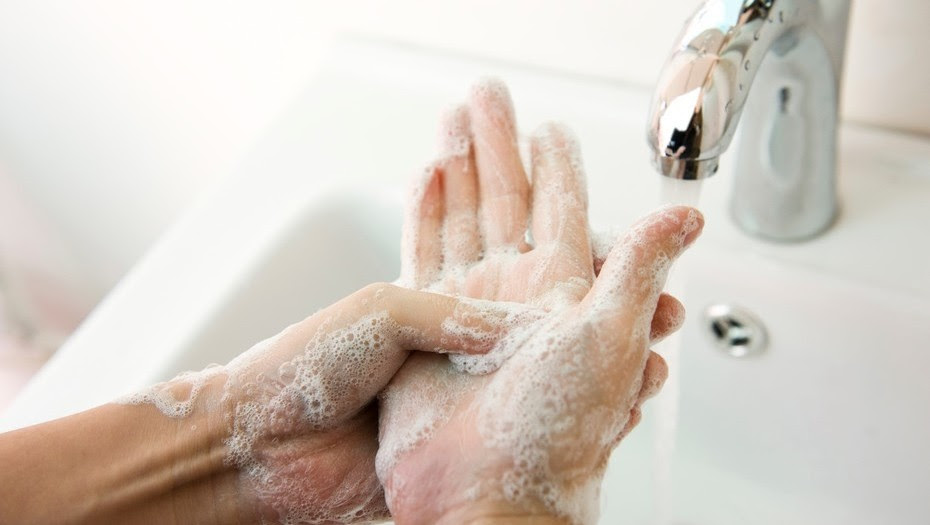 La ANMAT prohíbe antibacteriales en jabones, aerosoles y productos de aseo personal