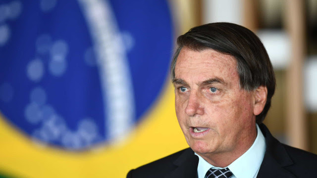 'Se Deus quiser, vou continuar o meu mandato', diz Bolsonaro a apoiadores