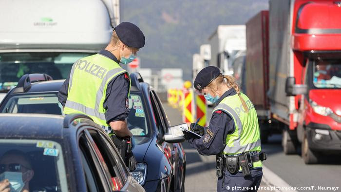 Controle de na fronteira entre Alemanha e Áustria Controle de na fronteira entre Alemanha e Áustria