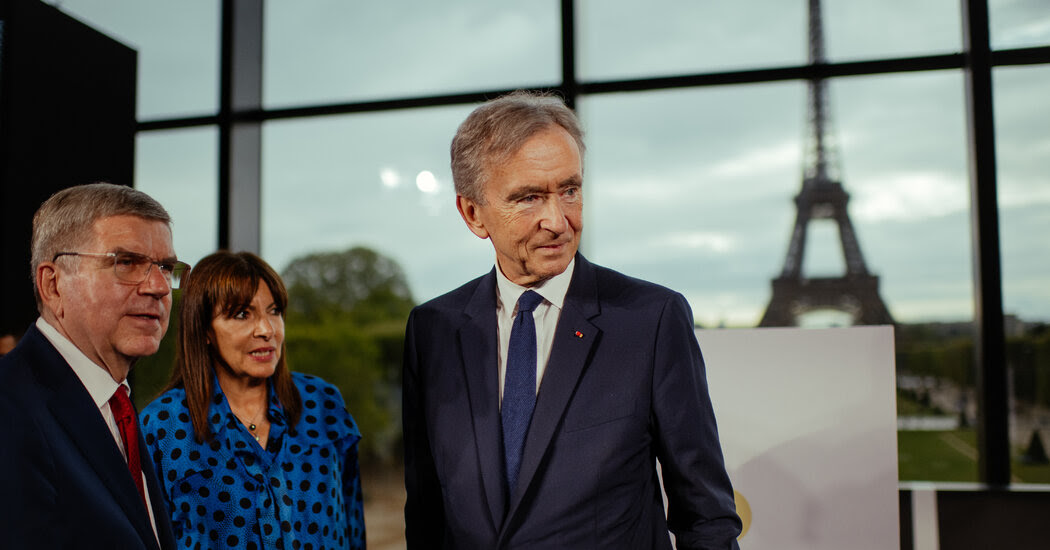 LVMH boss Bernard Arnault under investigation in Paris over Oligarch  transactions