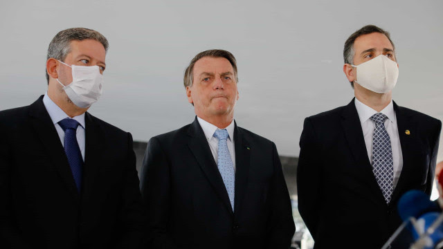 Bolsonaro acerta com Lira e Pacheco votação de PEC emergencial nesta semana