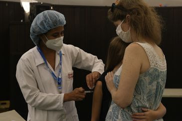 Tânia Rêgo/Agência Brasil Vacinação infantil contra a covid-19 de crianças de 10 anos ou mais, no Planetário, no bairro da Gávea, zona sul da cidade.