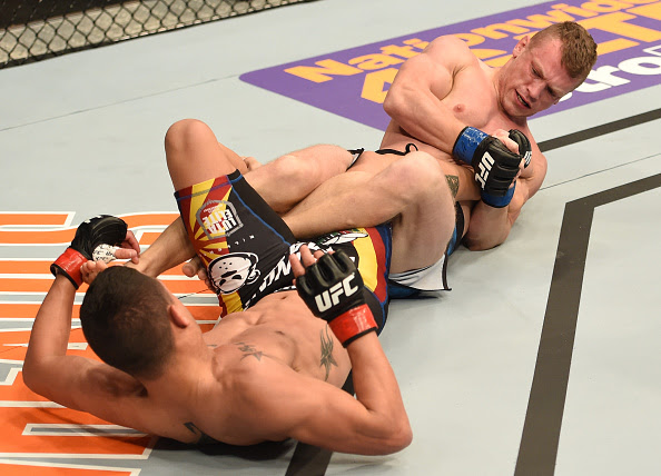Ian Entwistle vence por sumisión (Heel Hook) a Anthony Birchak en peso gallo