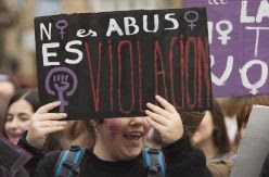 La ley de libertad sexual elimina la distinción entre agresión y abuso e incluye el agravante de violación en la pareja