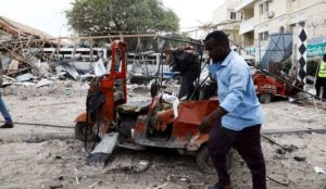 Somalia: Muslim murders eight people with jihad suicide bombing outside a school