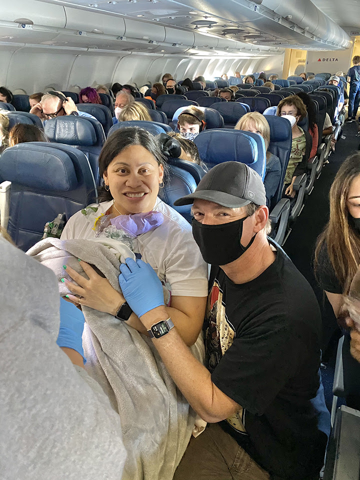 Passengers help deliver baby on flight to Hawaii