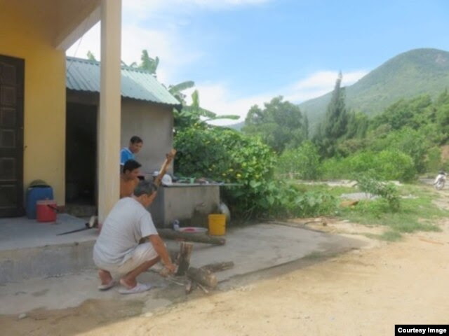 Các cán bộ của Trạm Bảo vệ rừng 251 (Thừa Thiên - Huế) cho chúng tôi biết là dự án khu nghỉ dưỡng Bãi Chuối vẫn đang trong quá trình triển khai.