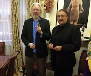 Ignacio Ramonet (I) y Julian Assange en la Embajada de Ecuador en Londres. Foto: Le Monde Diplomatique.