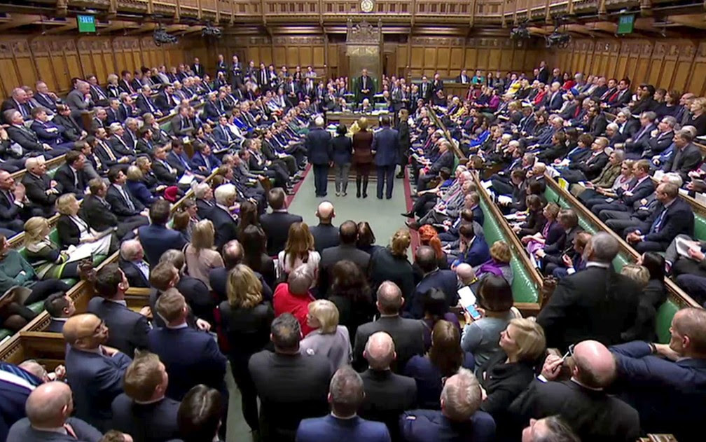 Imagem de vídeo mostra membros do Parlamento durante votação de emendas ao plano de acordo do Brexit, em Londres, na terça-feira (29) — Foto: Reuters TV via Reuters