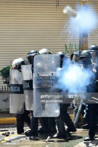 Otra imagen captada por Orlando Sierra, el martes 15 de septiembre, donde capta una bala de goma dirigida a él.