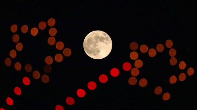 Duplo espetáculo nos céus: As imagens da Super Lua e do eclipse lunar