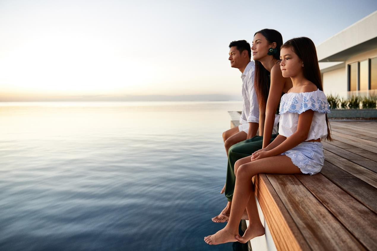 THE MURAKA_Lifestyle_Family_Deck_ credit Justin Nicholas - hi res - re