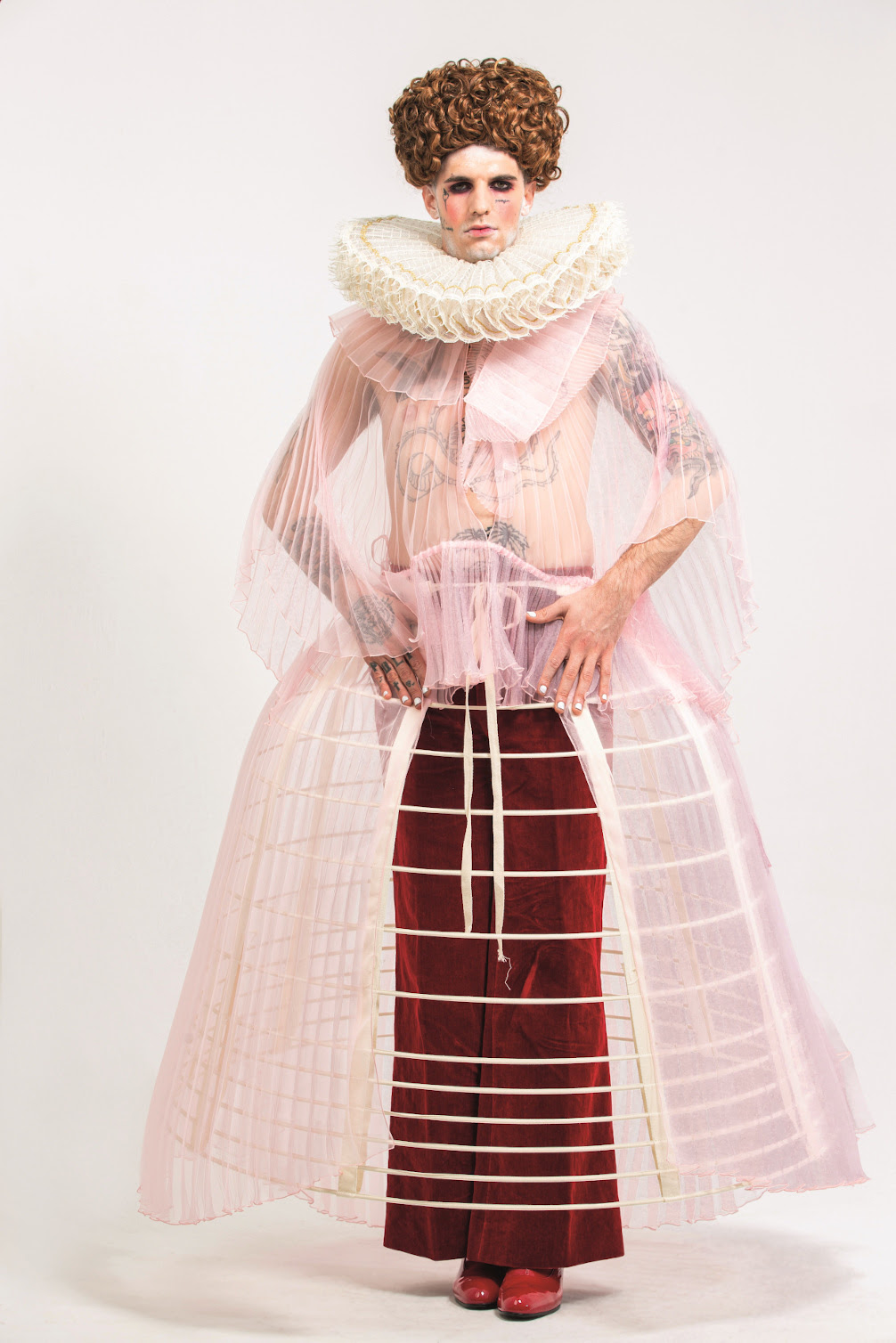 Achille Lauro, costume originale ispirato alla Regina Elisabetta I e indossato durante la serata finale del Festival di Sanremo 2020. Foto: Luca D’Amelio