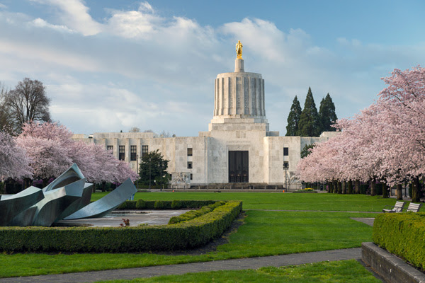 Oregon_State_Capitol_building.jpg