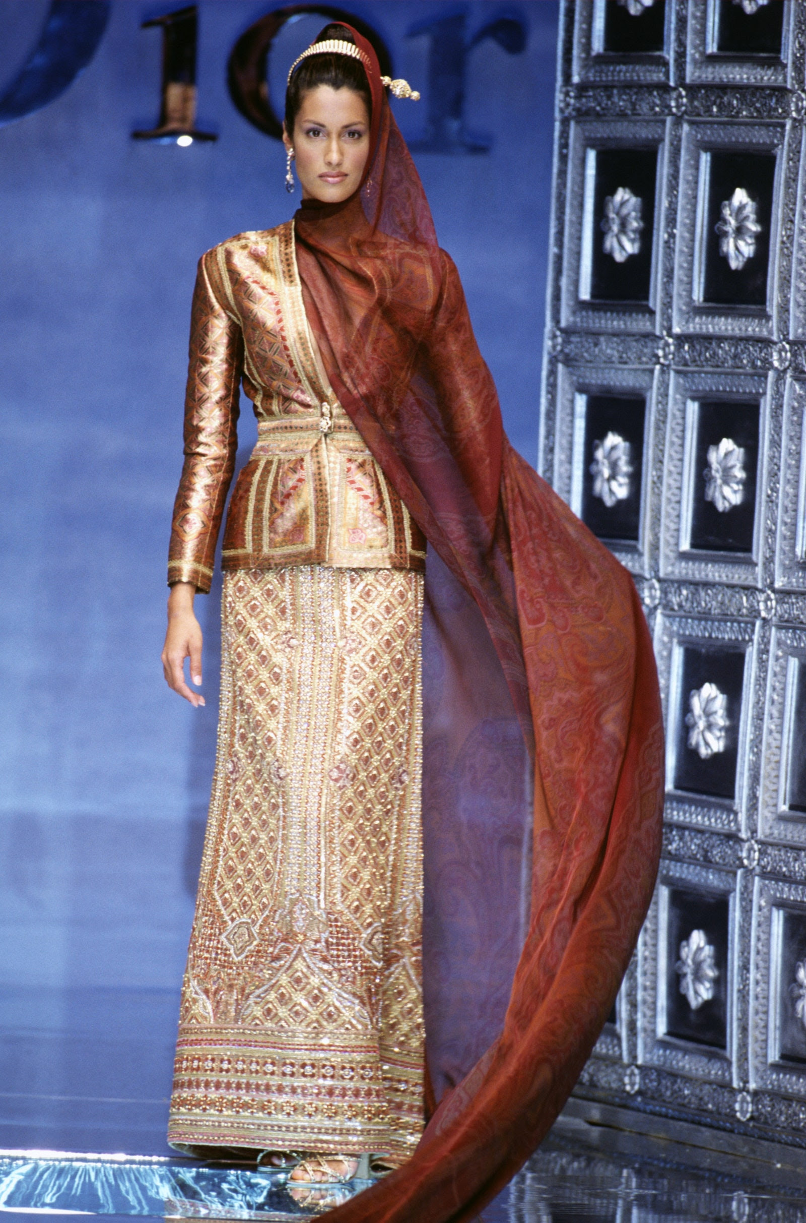 La colección de Dior Alta Costura de otoñoinvierno 19961997 diseñada por Gianfranco Ferr.
