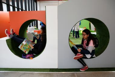 El sector para el público infantil tiene muebles especiales para leer con comodidad