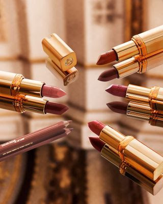 Una buena barra de labios nude es como tu prenda favorita favorecedora cmoda y queda bien con todo. No hay look ni...