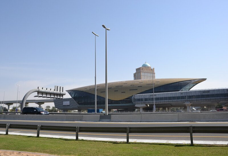 Станция Дубайского метрополитена...