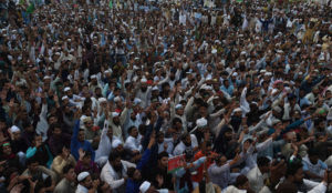 Pakistan: Thousands of Muslims rally to demand death for Christian woman accused of blasphemy