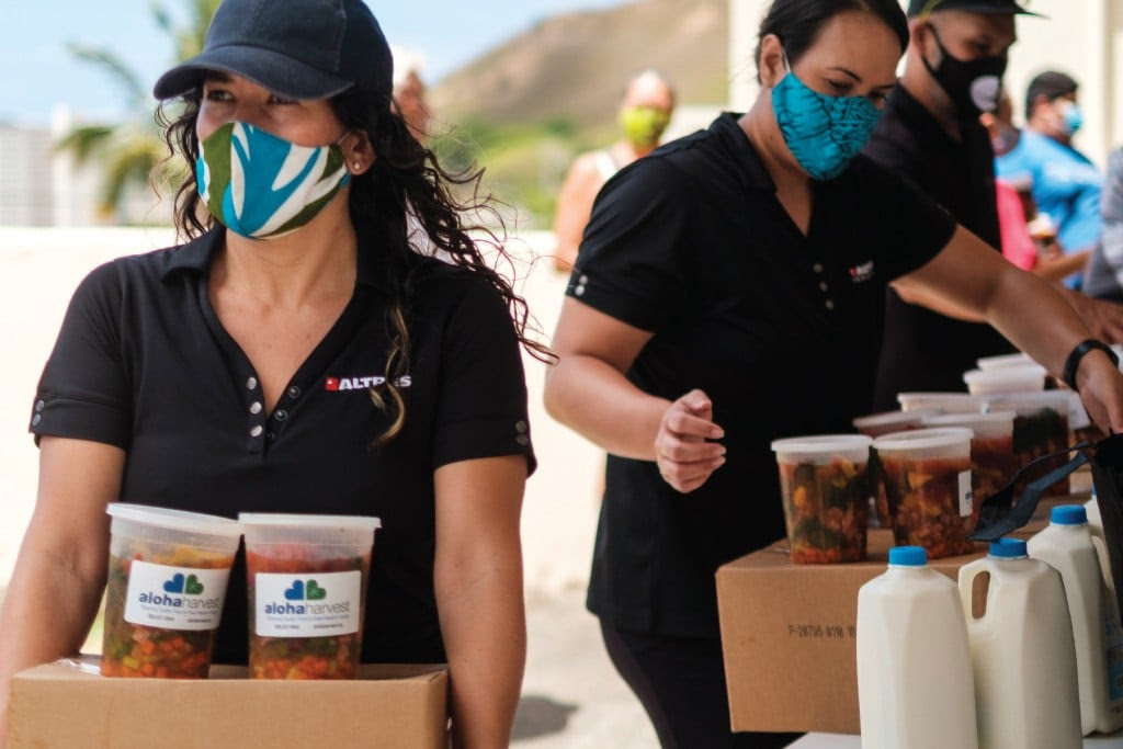 In 2020, volunteers from Papakōlea homestead,Y Fukunaga Products, Altres and Pili Group sorted food for distribution. | Photo: Aaron Yoshino