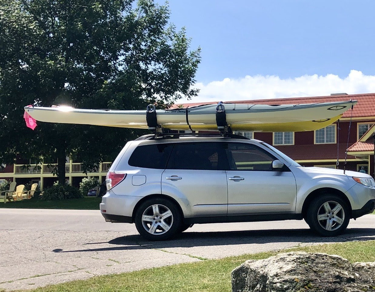 Carrying kayak on online car