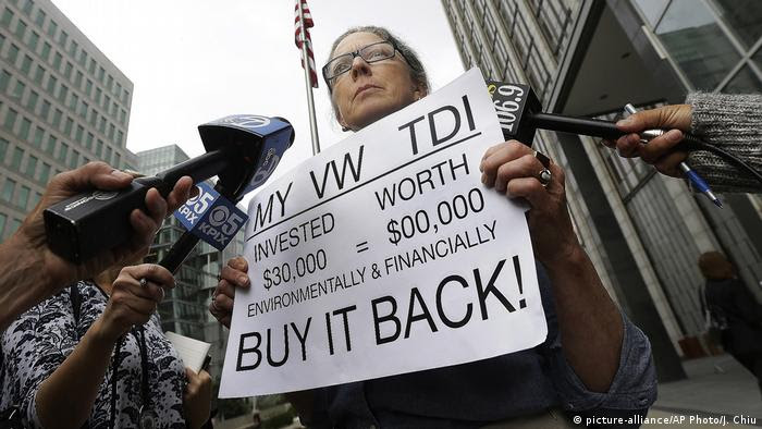 Clientes americanos da Volkswagen protestam em San Francisco