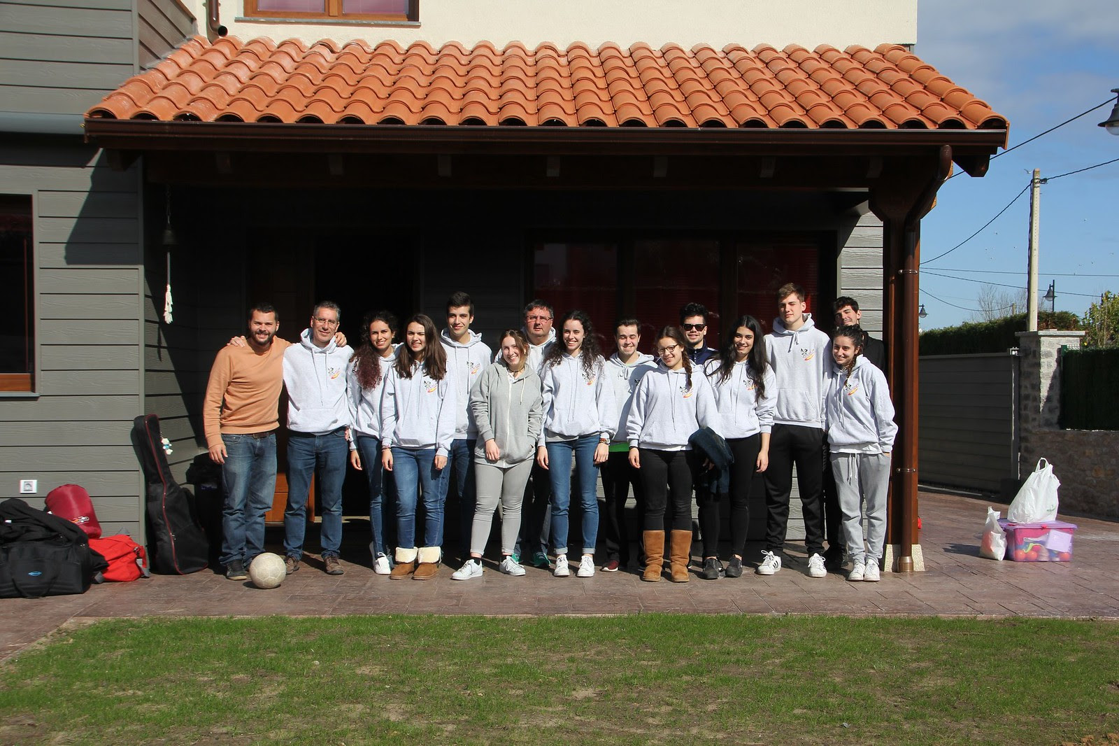 https://farm1.staticflickr.com/610/33045654862_574e7b8521_h.jpg
