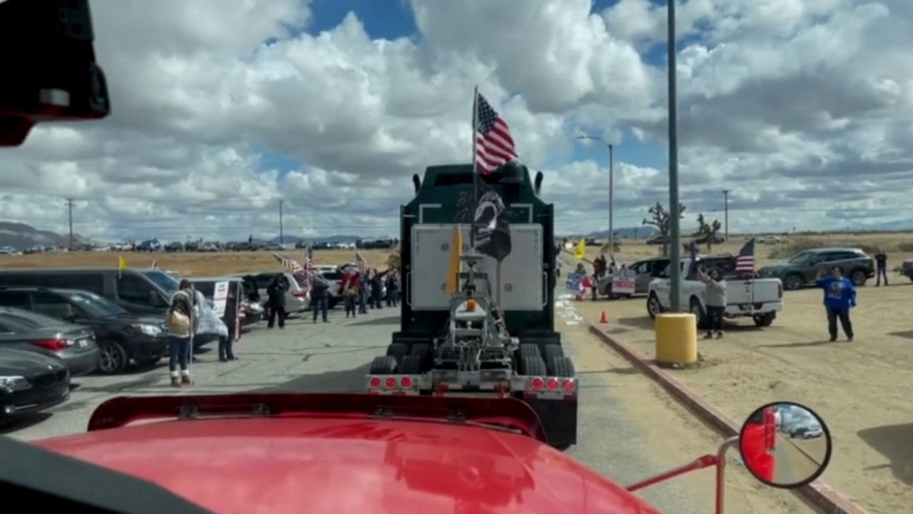 The People’s Convoy Heads Back to California to Protest 10 California COVID-19 Bills Truckers2-1320x743