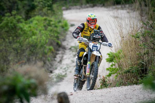 Maurício Fernandes vence mais uma e segue líder na Moto Over (Gustavo Epifânio/Fotop)