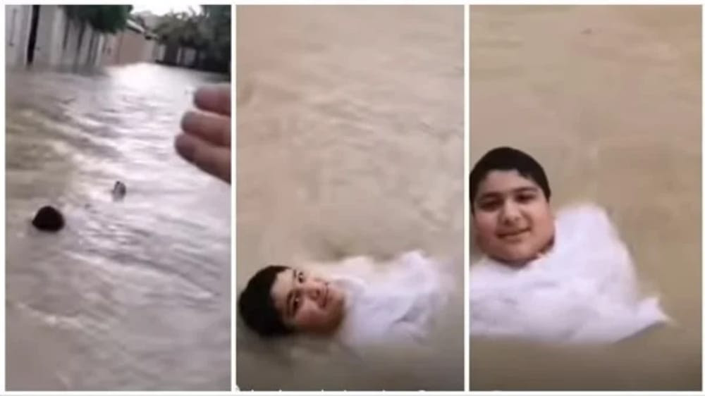 مقطع صادم.. طفل يسبح وسط مياه السيول في أحد شوارع الإمارات
