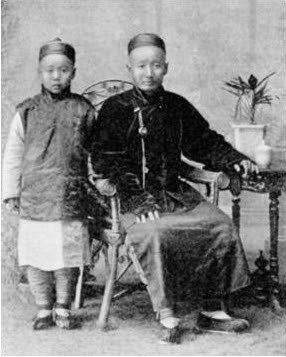 http://upload.wikimedia.org/wikipedia/commons/e/e3/Jews_of_Kai-Fung-Foo%2C_China.jpg