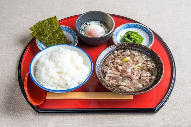 牛吸い・温玉朝定食:500円(+税)