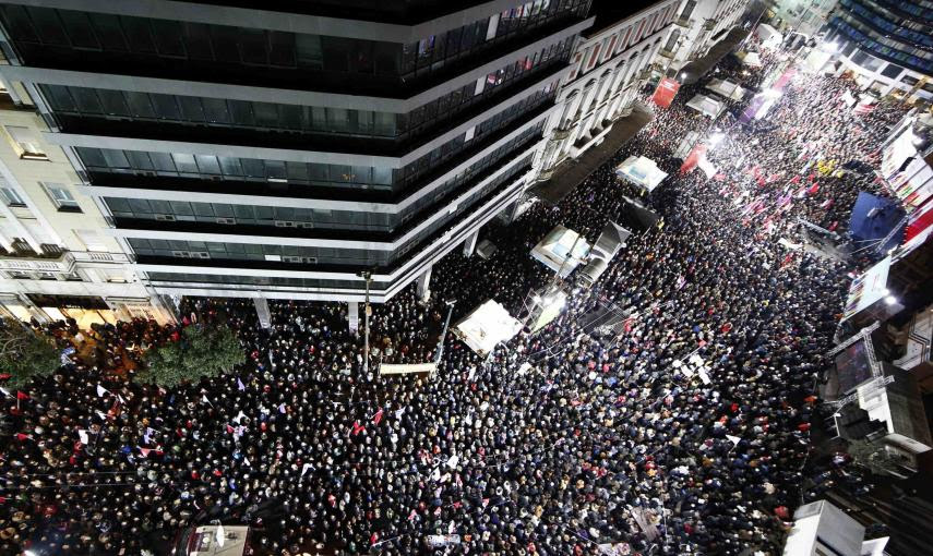 Vista aérea de las miles de simpatizantes y seguidores de Syriza que han acudido al mitin de cierre de campaña en Atenas.. REUTERS/Marko Djurica