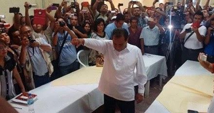 Luis Mazón Alonso toma protesta como
                          alcalde de Iguala. Foto: Especial