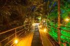 Caminhos charmosos levam aos bangalôs e chalés da Travel Inn Trancoso (Divulgação)