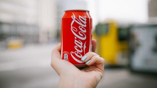 不必看財報》可口可樂是好公司的明證：開車經過100家商店，裡面都有可口可樂