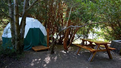  Suelen ubicarse en paraísos naturales como bosques, zonas de playa, montañas (El Aura Lodge)