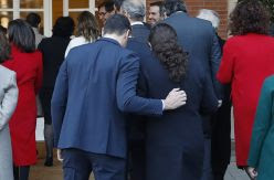 Sánchez e Iglesias cierran filas frente a las primeras críticas y escenifican unidad ante una legislatura bronca