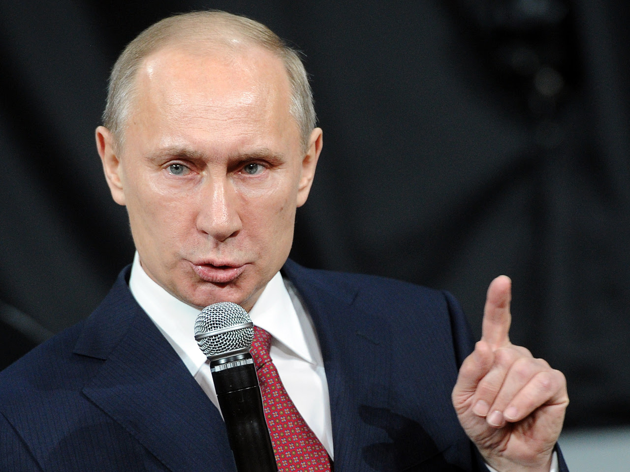 Путин: Pussy Riot - звучит неприлично