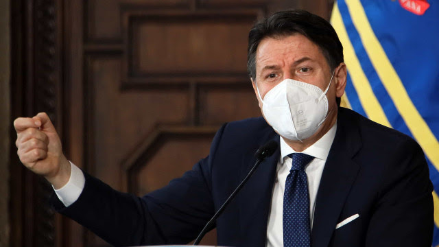 Renúncia de ministras mergulha Itália em crise política e ameaça primeiro-ministro