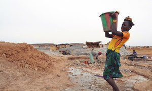 Los niños de Burkina Faso se dedican a las peores formas de trabajo infantil, como la extracción artesanal de oro y las canteras.