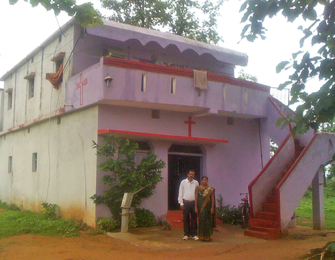  Mahendra Nagdeve and his wife at their home in Madhya Pradesh, India. (Morning Star News)