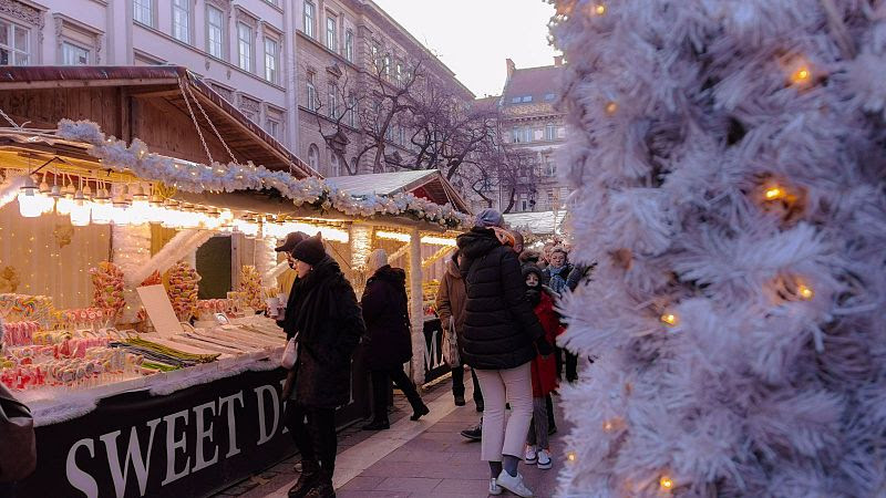 Love Christmas markets? See the best Europe has to offer with these multi-country train tours 800x450_cmsv2_febaed36-84da-5d82-915a-291042738fe0-8045686